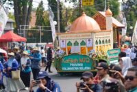 Mobil Hias Kafilah Kalsel Tampilkan Cahaya Al-Qur’an dalam Harmoni Budaya Banua