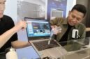 DISIRAM - ASUS ExpertBook Ultra disiram air mineral oleh satu peserta acara di Hotel Novotel Pontianak, Kalimantan Barat, Kamis sore, 4 September 2026. 
