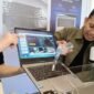 DISIRAM - ASUS ExpertBook Ultra disiram air mineral oleh satu peserta acara di Hotel Novotel Pontianak, Kalimantan Barat, Kamis sore, 4 September 2026. 