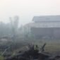 Kekeringan melanda, asap mengganggu jarak pandang warga, pasukan air menipis, sebab musim kemarau, disertai asap yang tebal