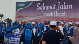 Holding Area dilengkapi dengan backdrop yang dapat dimanfaatkan sebagai spot foto bagi jemaah (foto ist)