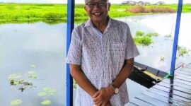Kunjungan Almarhum Sewaktu menjalani Perkampungan Ds Padang Bangkal, keinginan baru tercapai hingga 40 tahun,baru bisa menginjakkan kaki didesa tersebut, sambil ujan-ujanan pun beliau mau lewati,dengan hati gembira. Ini bukti perjalanan beliau menjalajahi Ds Padang Bangkal, Kec Sungai Pandan, Kab HSU Kalsel