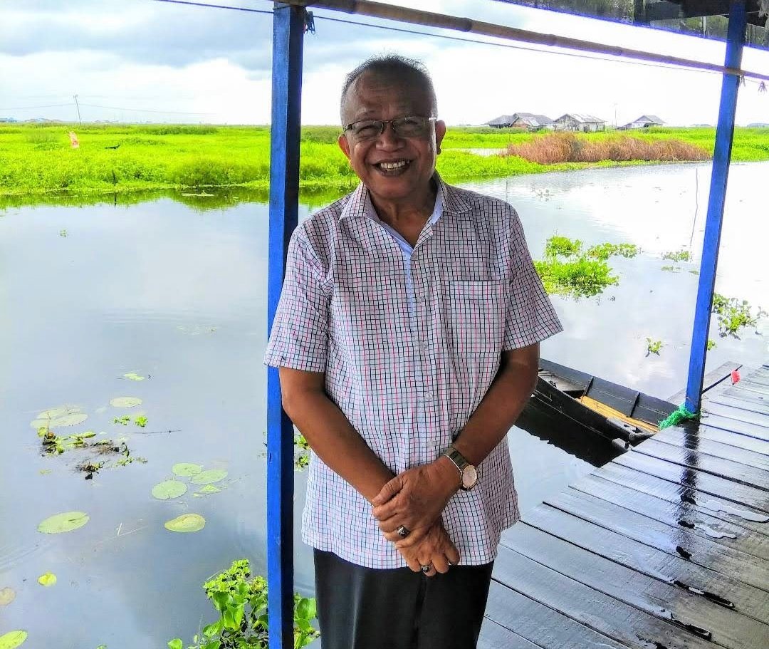 Kunjungan Almarhum Sewaktu menjalani Perkampungan Ds Padang Bangkal, keinginan baru tercapai hingga 40 tahun,baru bisa menginjakkan kaki didesa tersebut, sambil ujan-ujanan pun beliau mau lewati,dengan hati gembira. Ini bukti perjalanan beliau menjalajahi Ds Padang Bangkal, Kec Sungai Pandan, Kab HSU Kalsel