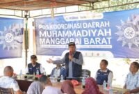 Ketua PP Muhammadiyah, dr. H. Agus Taufiqurrahman, Sp.S., M.Kes., saat meninjau langsung Pos Koordinasi Daerah (Poskorda) Muhammadiyah Manggarai Barat di Labuan Bajo, Nusa Tenggara Timur (NTT), Sabtu (19/9). Foto: Istimewa.
