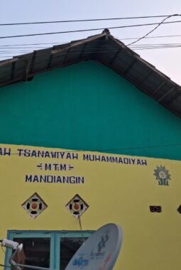 Disergap Si Jago Merah, Atap Kantor Guru MTsS Muhammadiyah Mandiangin Ludes