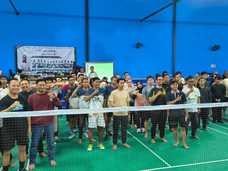 Pelaksaaan dan Pembukaan Bulu Tangkis Tenaga Keshatan, di GOR EXso kota banjarmasin kalimantan selatan